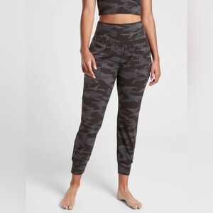 Athleta Salutation Camo Joggers Black & Gray Women’s Size XS